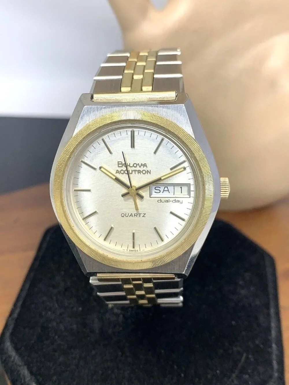 Bulova Accutron Men's Watch 1977 Vintage Swiss Quartz T3674 Two Tone Steel 36mm